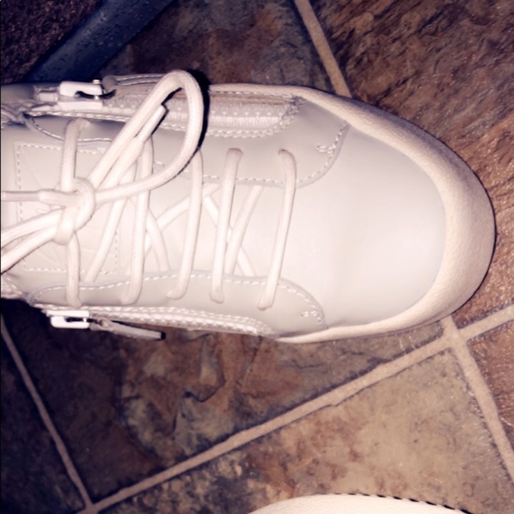❤️ SOLD ❤️ Women Giuseppe’s